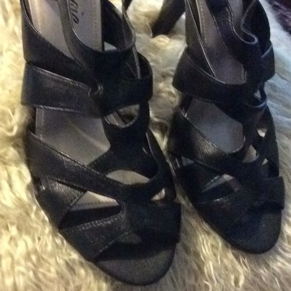 FERGIE Black Peep Toe Strappy heels - Picture 7 of 7